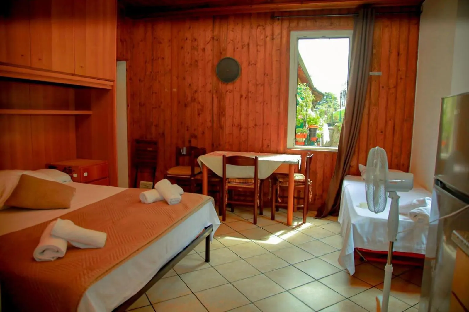 Ralf Apartament Brunate Apartman