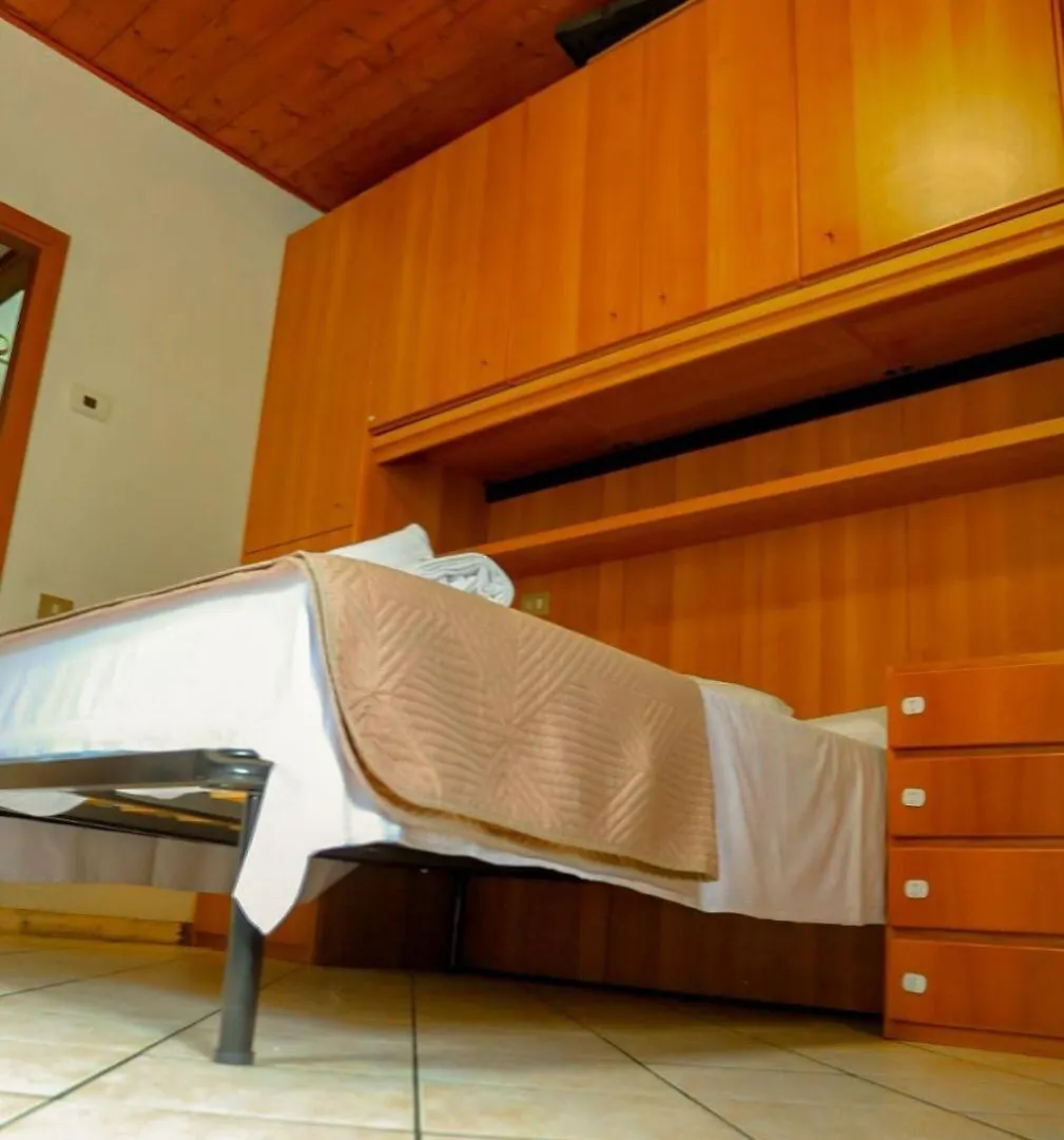 Ralf Apartament Brunate 0*,